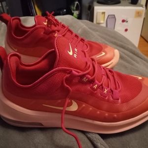 Pink Nike Air max.